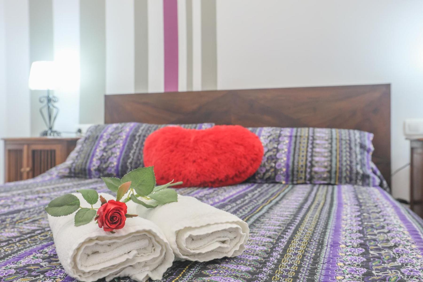 Galindo Center Premium Suites, Free Parking เซบีญา ภายนอก รูปภาพ